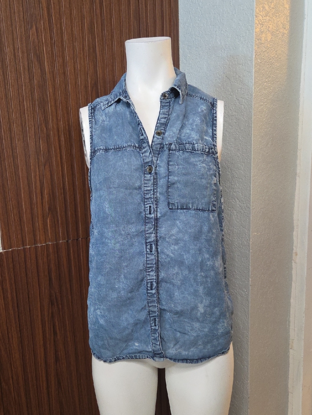 Light Wash Acid Wash Denim Chambray Button Down Shirt - Small Sz.